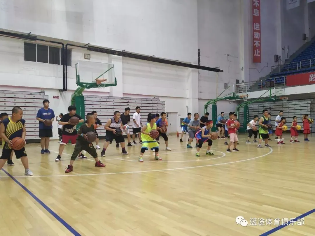 业余篮球爱好者在哪里可以找到表演赛资源_2